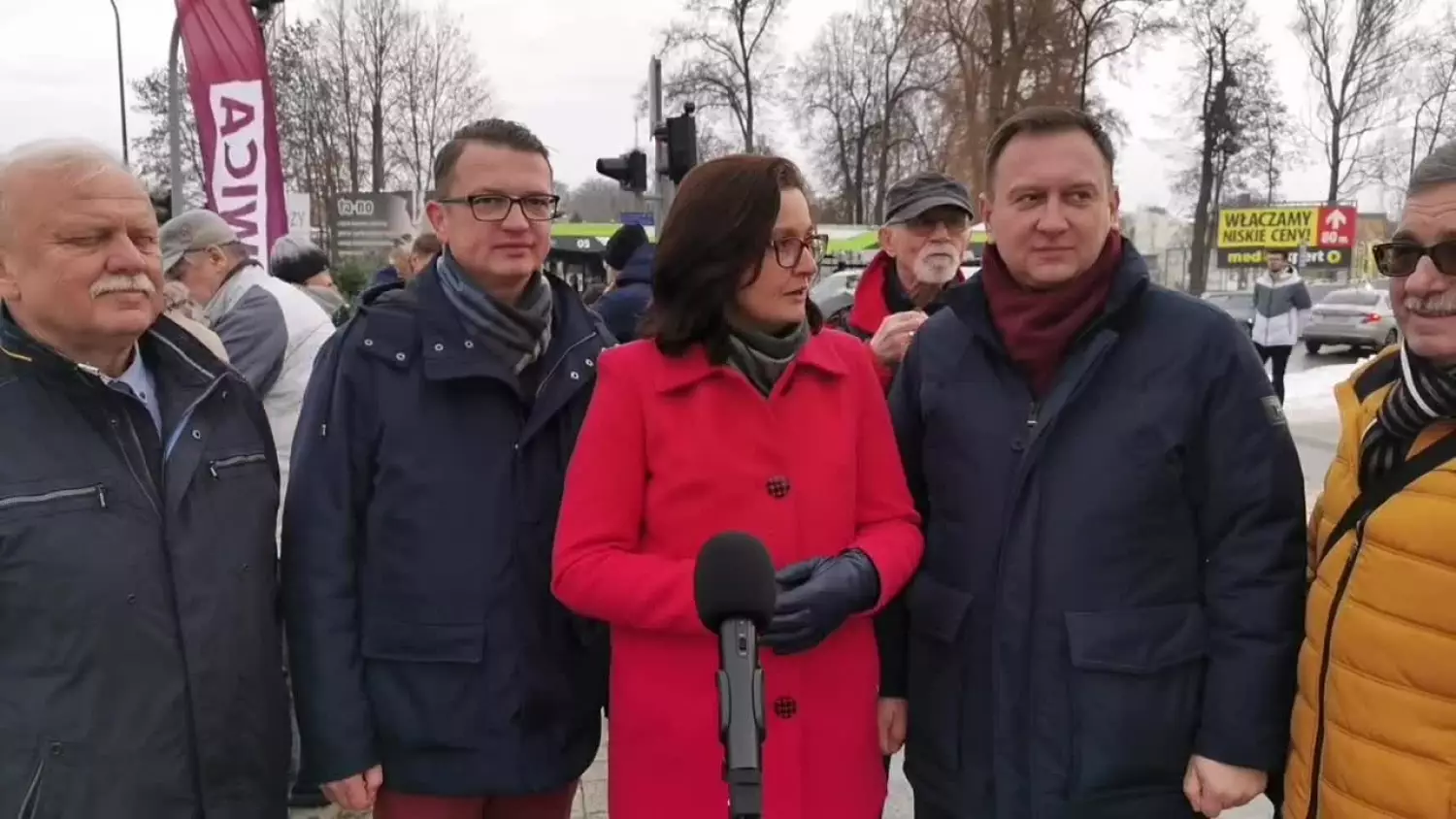 Konferencja prasowa z udziałem Tomasza Treli - Posła na Sejm RP, Wiceprzewodniczącego  Koalicyjnego Klubu Poselskiego Lewicy, Anity Sowińskiej - Posłanki na  Sejm RP, Grzegorza Majewskiego - Sekretarza Łódzkiej Rady Wojewódzkiej  Nowej Lewicy i lokalnych działaczy.mp4